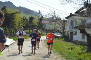 Derbent Girişi (31.km)  (öndeki üç kişi: Solda 2 Fatih, Sağdaki Michael; arkada da 2 Fransız) Kaynak: Nur Çubuk (Facebook)